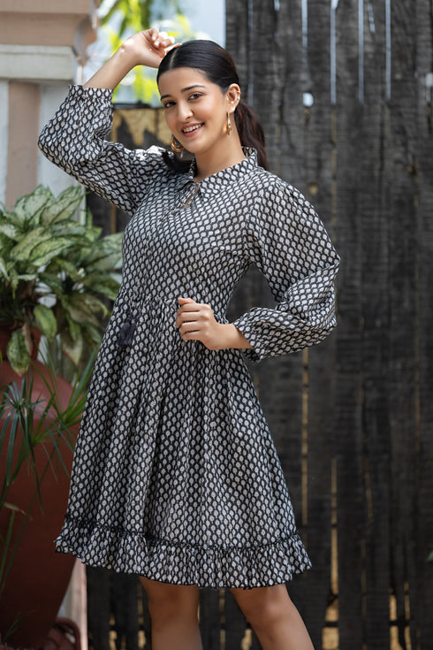 MULMUL TWILIGHT SERENADE BLOCK PRINTED GATHERED MIDI DRESS MULMUL TWILIGHT SERENADE BLOCK PRINTED GATHERED MIDI DRESS