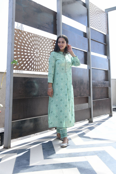 AAHELI GREEN PRINTED HANDWORK KURTA WITH PANT SET AAHELI GREEN PRINTED HANDWORK KURTA WITH PANT SET
