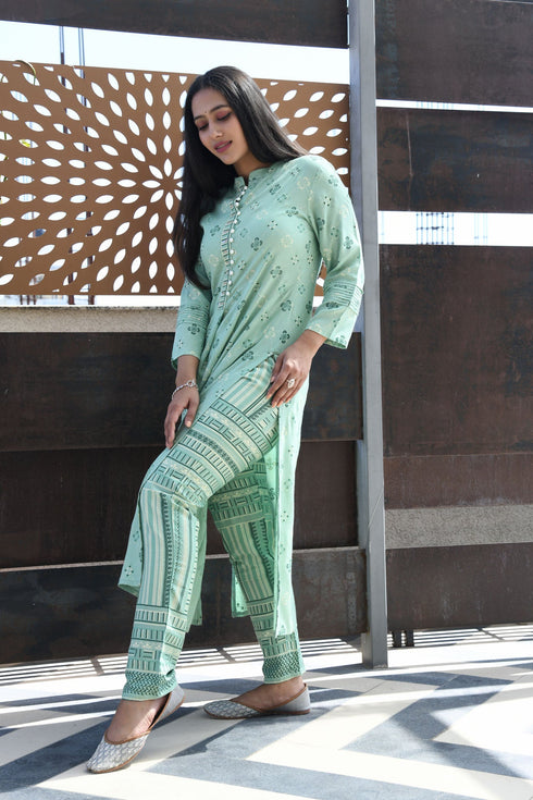 AAHELI GREEN PRINTED HANDWORK KURTA WITH PANT SET AAHELI GREEN PRINTED HANDWORK KURTA WITH PANT SET