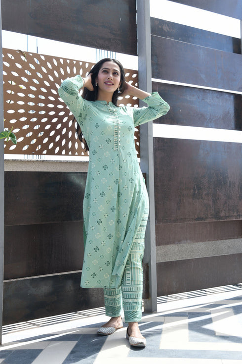 AAHELI GREEN PRINTED HANDWORK KURTA WITH PANT SET AAHELI GREEN PRINTED HANDWORK KURTA WITH PANT SET