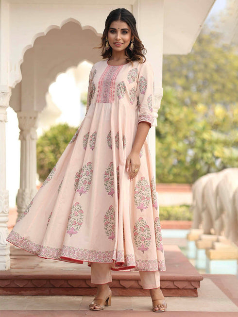 MULMUL GEETIKA FLORAL MOTIFS BLOCK PRINTED FLARED KURTA-PANTS & DUPATTA SET MULMUL GEETIKA FLORAL MOTIFS BLOCK PRINTED FLARED KURTA-PANTS & DUPATTA SET