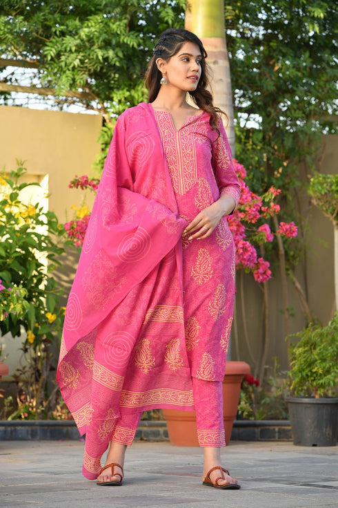 MULMUL ABHATI BLOCK PRINTED KURTA-PANTS & DUPATTA SET MULMUL ABHATI BLOCK PRINTED KURTA-PANTS & DUPATTA SET