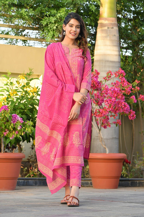 MULMUL ABHATI BLOCK PRINTED KURTA-PANTS & DUPATTA SET MULMUL ABHATI BLOCK PRINTED KURTA-PANTS & DUPATTA SET