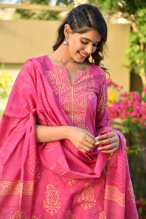 MULMUL ABHATI BLOCK PRINTED KURTA-PANTS & DUPATTA SET MULMUL ABHATI BLOCK PRINTED KURTA-PANTS & DUPATTA SET