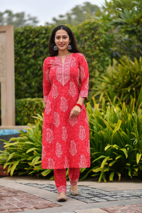 MULMUL KYNA BLOCK PRINTED KURTA-PANTS & DUPATTA SET MULMUL KYNA BLOCK PRINTED KURTA-PANTS & DUPATTA SET