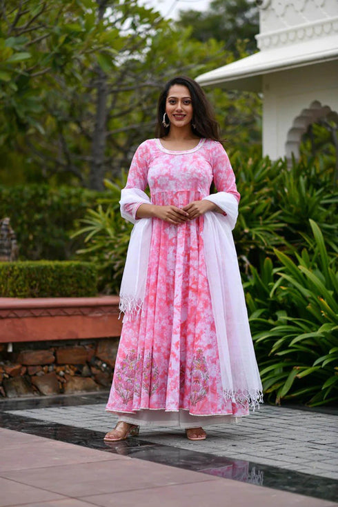 MULMUL SEA PINK TIE DYED & BLOCK PRINTED PANELED KURTA-PLAZZO & DUPATTA MULMUL SEA PINK TIE DYED & BLOCK PRINTED PANELED KURTA-PLAZZO & DUPATTA