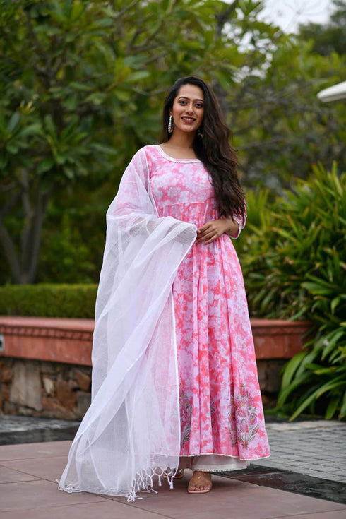 MULMUL SEA PINK TIE DYED & BLOCK PRINTED PANELED KURTA-PLAZZO & DUPATTA MULMUL SEA PINK TIE DYED & BLOCK PRINTED PANELED KURTA-PLAZZO & DUPATTA