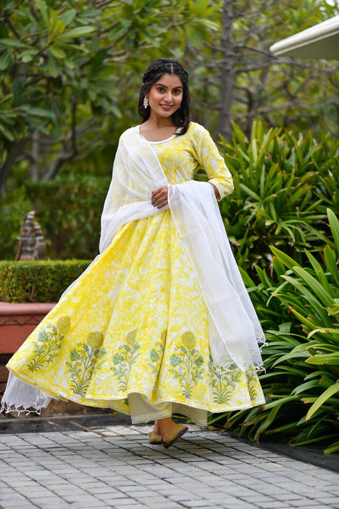 MULMUL MAIZE YELLOW TIE DYED & BLOCK PRINTED PANELED KURTA-PLAZZO & DUPATTA MULMUL MAIZE YELLOW TIE DYED & BLOCK PRINTED PANELED KURTA-PLAZZO & DUPATTA