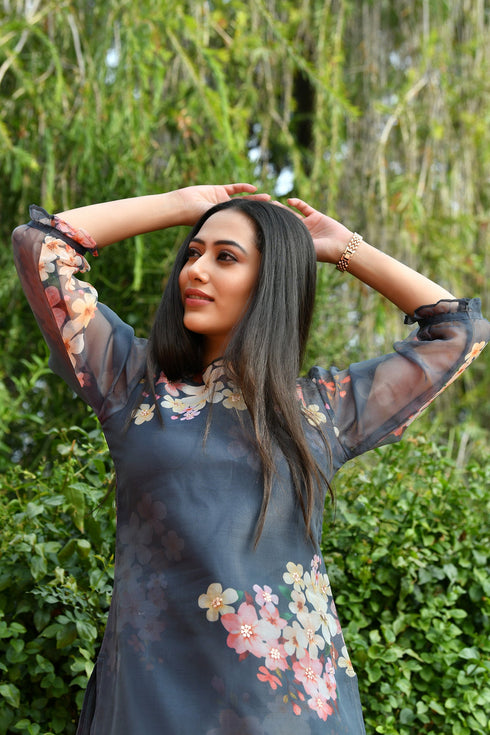 AAHELI ORGANZA PITTAN WORK KURTA WITH PANT AAHELI ORGANZA PITTAN WORK KURTA WITH PANT