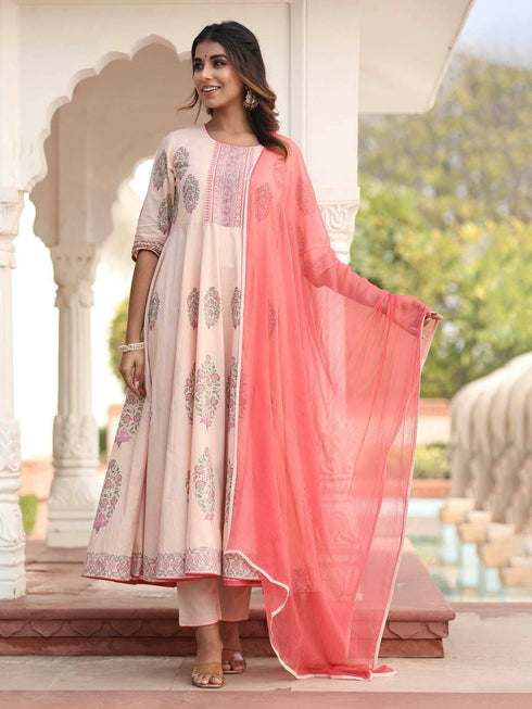 MULMUL GEETIKA FLORAL MOTIFS BLOCK PRINTED FLARED KURTA-PANTS & DUPATTA SET MULMUL GEETIKA FLORAL MOTIFS BLOCK PRINTED FLARED KURTA-PANTS & DUPATTA SET