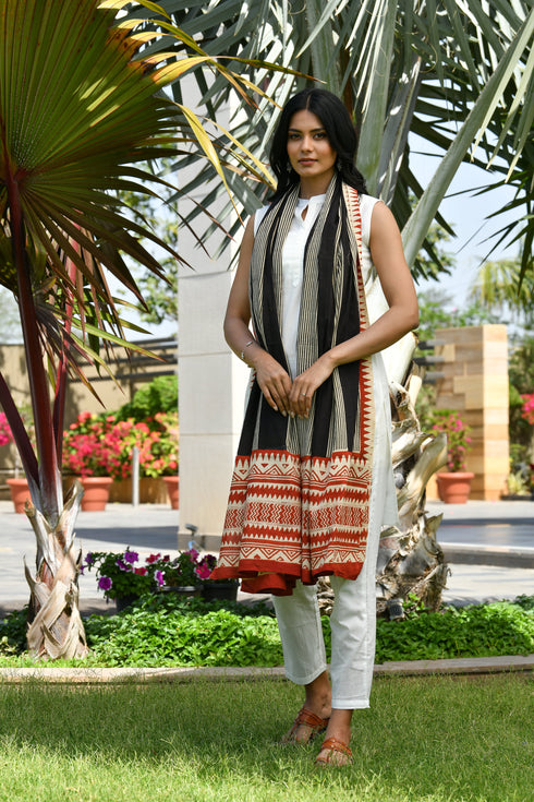 AAHELI ADIBA INDIAN RED & BLACK BLOCK PRINTED DUPATTA AAHELI ADIBA INDIAN RED & BLACK BLOCK PRINTED DUPATTA