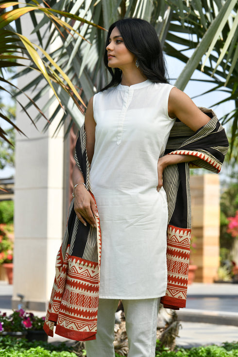 AAHELI ADIBA INDIAN RED & BLACK BLOCK PRINTED DUPATTA AAHELI ADIBA INDIAN RED & BLACK BLOCK PRINTED DUPATTA