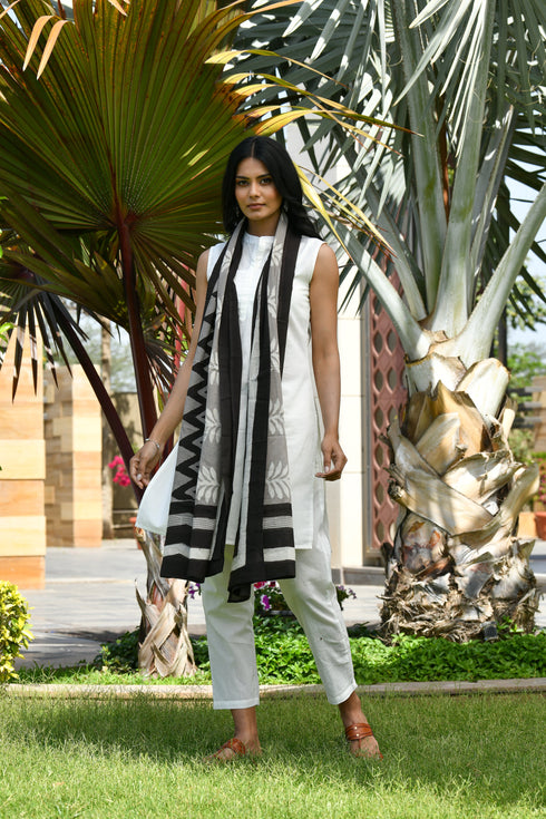 AAHELI FAIZA BLACK & KASHISH BLOCK PRINTED DUPATTA AAHELI FAIZA BLACK & KASHISH BLOCK PRINTED DUPATTA