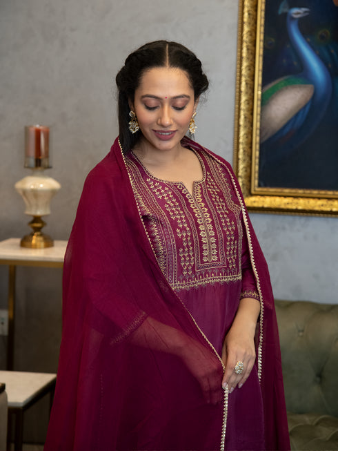 AAHELI NAYANA KURTA-PANTS & DUPATTA SET AAHELI NAYANA KURTA-PANTS & DUPATTA SET