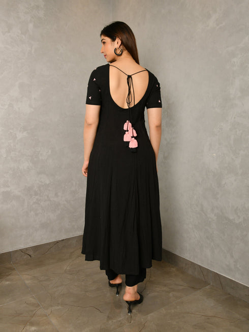 AAHELI SANDHYA SOLID-EMBROIDERED FLARED SUIT SET AAHELI SANDHYA SOLID-EMBROIDERED FLARED SUIT SET