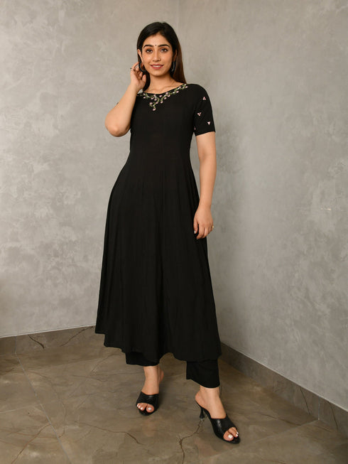 AAHELI SANDHYA SOLID-EMBROIDERED FLARED SUIT SET AAHELI SANDHYA SOLID-EMBROIDERED FLARED SUIT SET