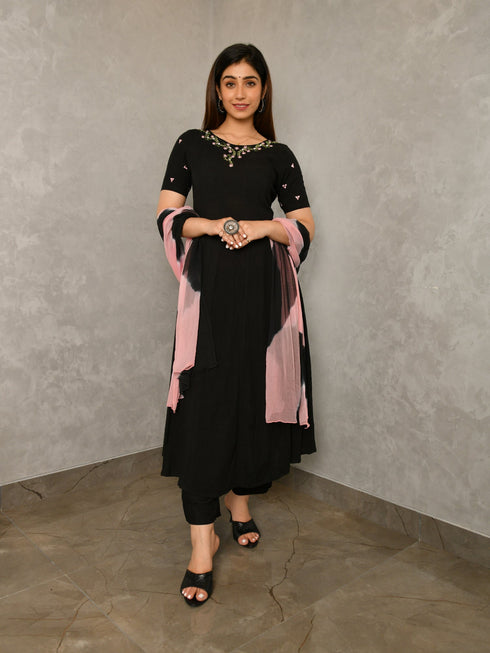 AAHELI SANDHYA SOLID-EMBROIDERED FLARED SUIT SET AAHELI SANDHYA SOLID-EMBROIDERED FLARED SUIT SET