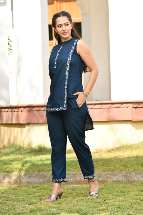 AAHELI LEILA JARI EMBROIDERED KURTI SET AAHELI LEILA JARI EMBROIDERED KURTI SET