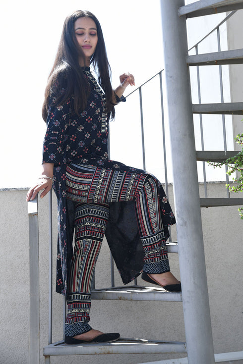 AAHELI BLACK PRINTED HANDWORK KURTA WITH PANT SET AAHELI BLACK PRINTED HANDWORK KURTA WITH PANT SET