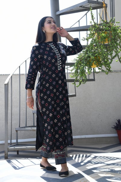 AAHELI BLACK PRINTED HANDWORK KURTA WITH PANT SET AAHELI BLACK PRINTED HANDWORK KURTA WITH PANT SET