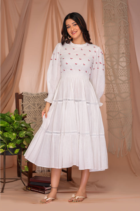 AAHELI RADIANT MEADOWS OFF-WHITE COTTON KANTHA TIERED DRESS AAHELI RADIANT MEADOWS OFF-WHITE COTTON KANTHA TIERED DRESS